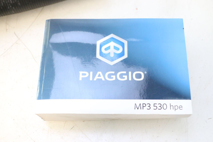 photo de GEBRUIKERSHANDLEIDING PIAGGIO MP3 HPE 530 (2022 - 2026) - Markeringen en referenties
