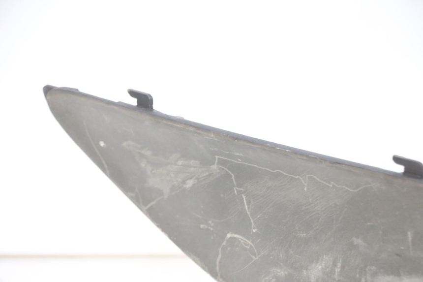 photo de RECHTER VOETSTEUN SUZUKI BURGMAN 125 (2007 - 2014) - Bevestigingspunten