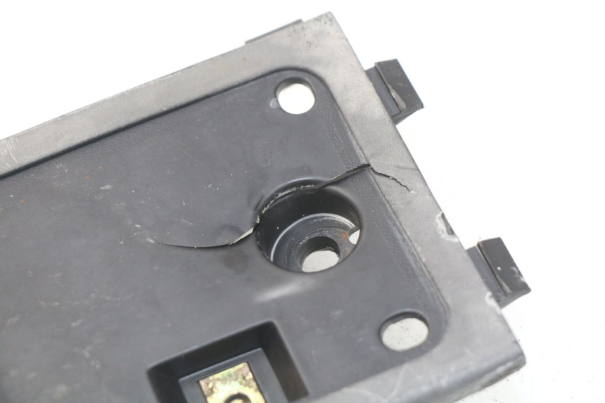 photo de RECHTER VOETSTEUN KYMCO DINK STREET 125 (2009 - 2014) - Detail van het onderdeel