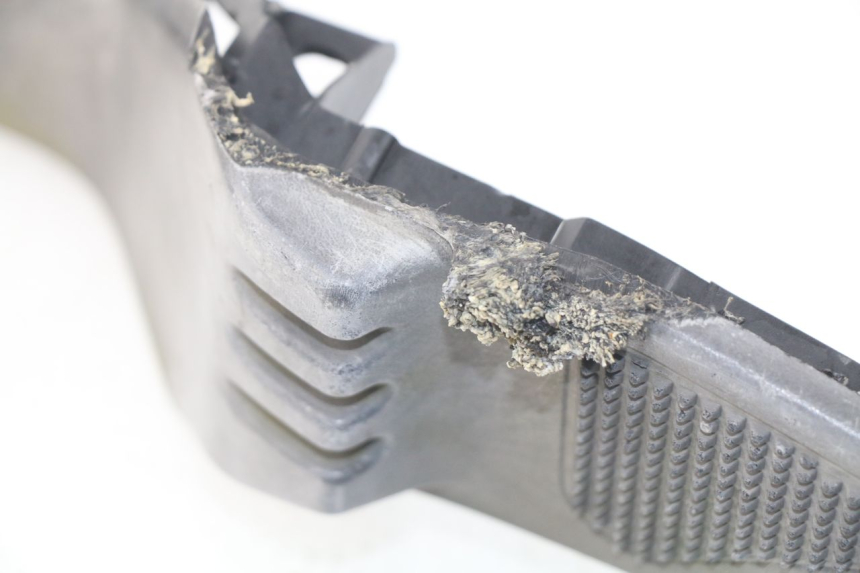 photo de RECHTER VOETSTEUN KYMCO DINK STREET 125 (2009 - 2014) - Bevestigingspunten