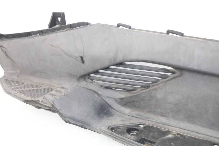 photo de RECHTER VOETSTEUN KYMCO DINK STREET 125 (2009 - 2014) - Kenmerkende details