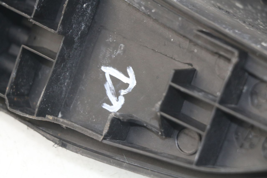 photo de RECHTER VOETSTEUN KYMCO DINK STREET 125 (2009 - 2014) - Technische close-up