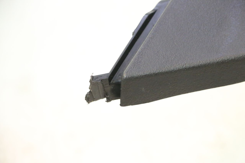 photo de RECHTER VOETSTEUN PIAGGIO MP3 HPE 530 (2022 - 2026) - Detail van het onderdeel