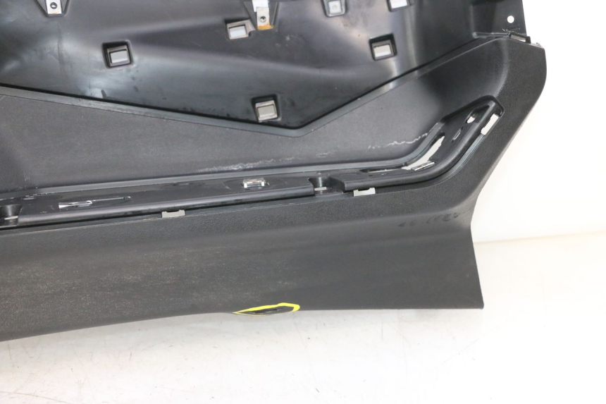 photo de RECHTER VOETSTEUN PIAGGIO MP3 HPE 530 (2022 - 2026) - Focus op structuur