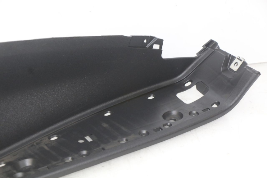 photo de RECHTER VOETSTEUN PIAGGIO MP3 500 (2014 - 2017) - Bevestigingspunten