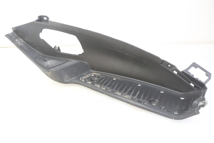 photo de RECHTER VOETSTEUN PIAGGIO MP3 125 (2006 - 2014) - Bevestigingspunten