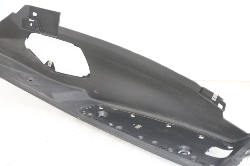 photo de RECHTER VOETSTEUN PIAGGIO MP3 500 (2016 - 2018) - Bevestigingspunten