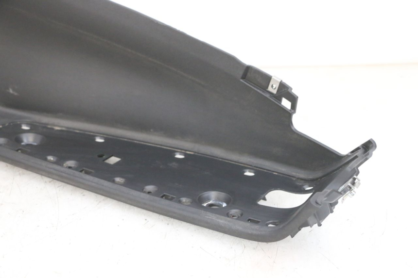 photo de RECHTER VOETSTEUN PIAGGIO MP3 500 (2016 - 2018) - Staat van het oppervlak