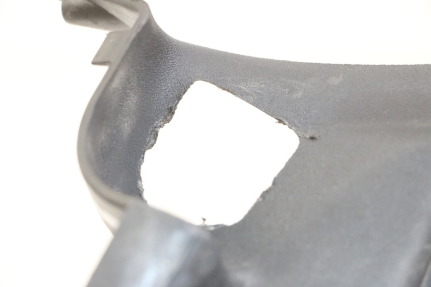 photo de RECHTER VOETSTEUN APRILIA SCARABEO GT TOURING 125 (1999 - 2005) - Detail van het onderdeel