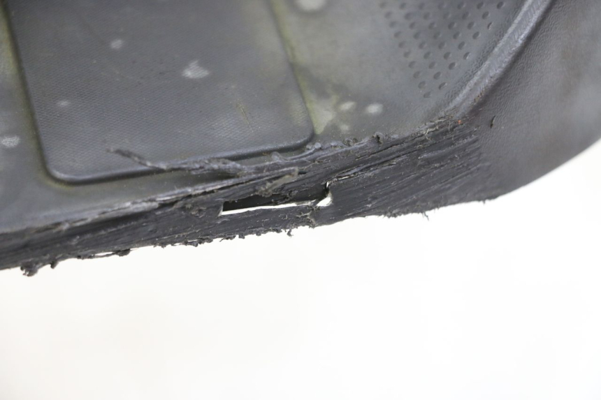 photo de RECHTER VOETSTEUN SUZUKI BURGMAN 125 (2007 - 2014) - Detail van het onderdeel