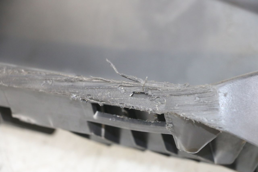 photo de RECHTER VOETSTEUN SUZUKI BURGMAN 125 (2007 - 2014) - Bevestigingspunten