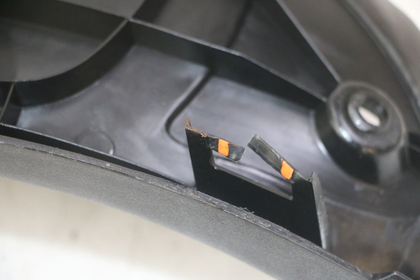 photo de VOETSTEUN PEUGEOT ELYSEO 125 (1999 - 2004) - Bevestigingspunten