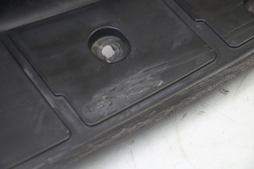 photo de LINKER VOETSTEUN SUZUKI BURGMAN 125 (2007 - 2014) - Detail van het onderdeel