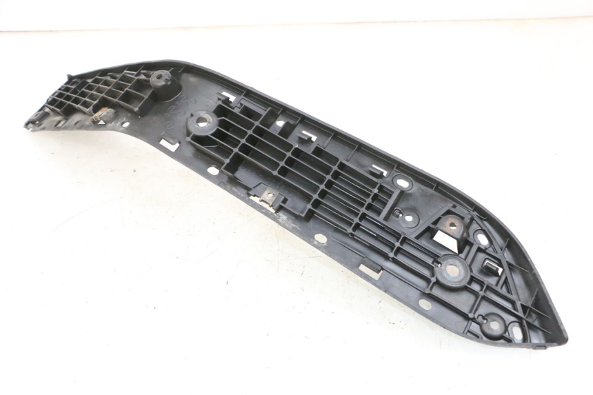 photo de LINKER VOETSTEUN SUZUKI BURGMAN 650 (2013 - 2020) - Detail van het onderdeel