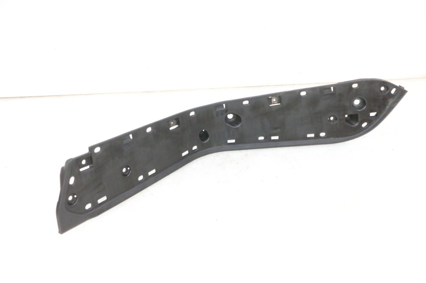 photo de LINKER VOETSTEUN SUZUKI BURGMAN 650 (2013 - 2020) - Bevestigingspunten