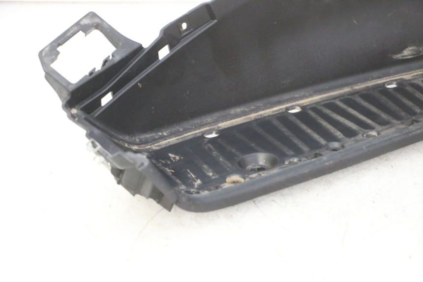 photo de LINKER VOETSTEUN PIAGGIO MP3 RL 250 (2006 - 2010) - Bevestigingspunten