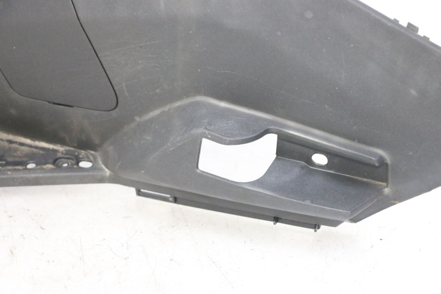 photo de LINKER VOETSTEUN PEUGEOT SATELIS 125 (2013 - 2018) - Kenmerkende details