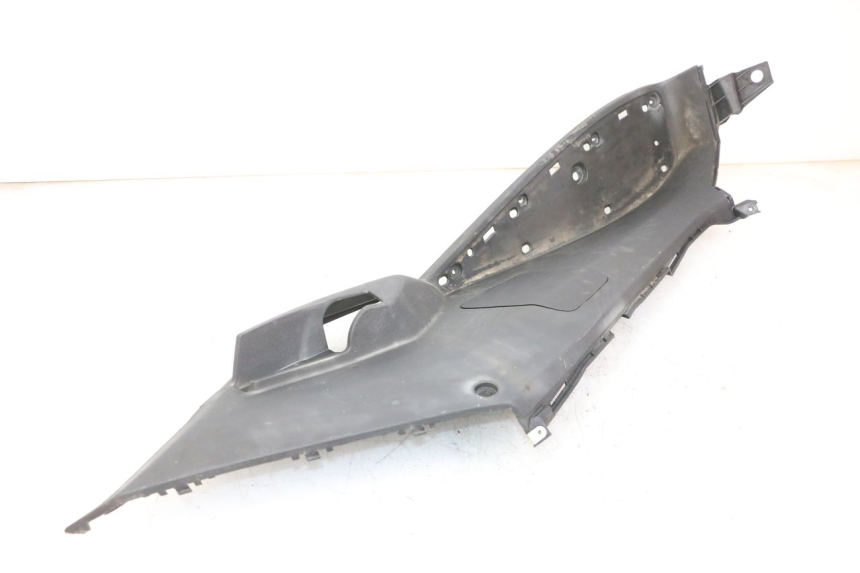 photo de LINKER VOETSTEUN PEUGEOT SATELIS 125 (2013 - 2018) - Bevestigingspunten