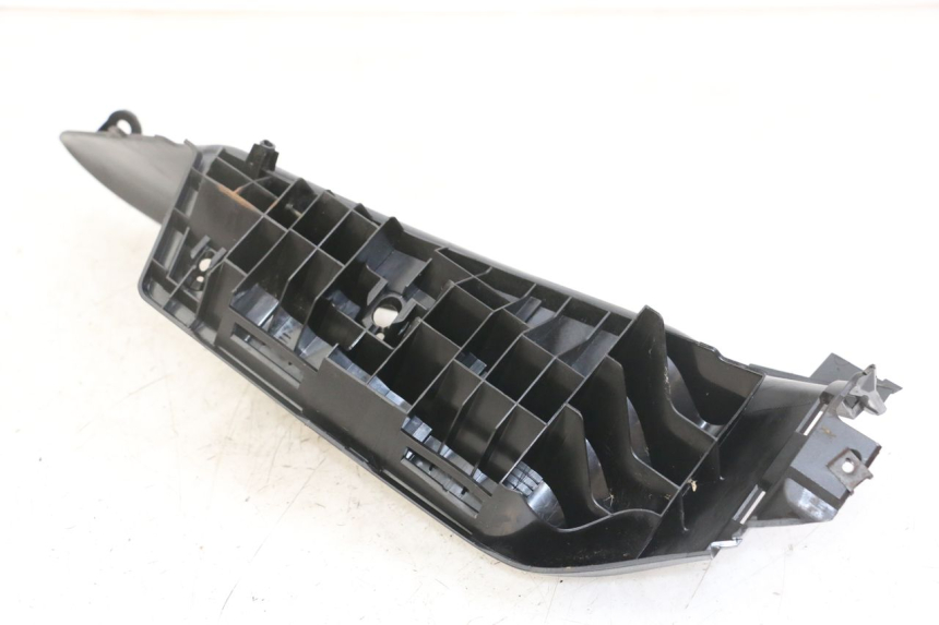 photo de LINKER VOETSTEUN SUZUKI BURGMAN 125 (2018 - 2021) - Detail van het onderdeel