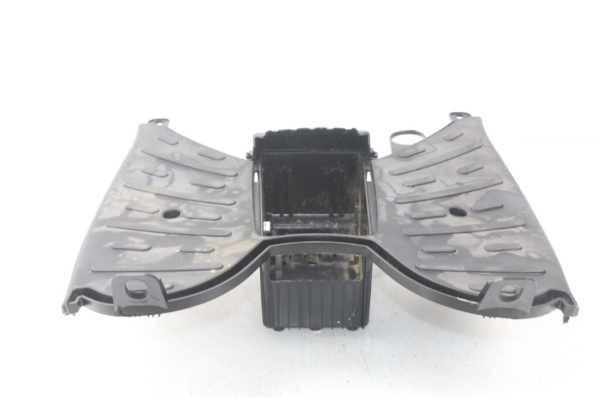 photo de VOETSTEUN PEUGEOT KISBEE 2T 50 (2010 - 2017) - Bevestigingspunten