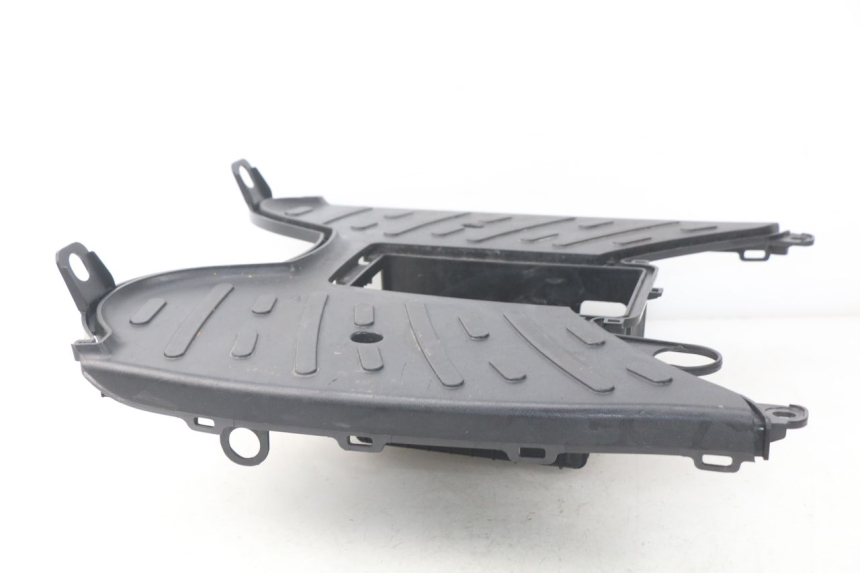 photo de VOETSTEUN PEUGEOT KISBEE 4T 50 (2010 - 2017) - Bevestigingspunten