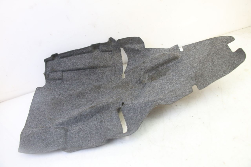 photo de KOFFERRUIMTAPIJT HONDA FES S-WING SWING ABS 125 (2007 - 2015) - Detail van het onderdeel