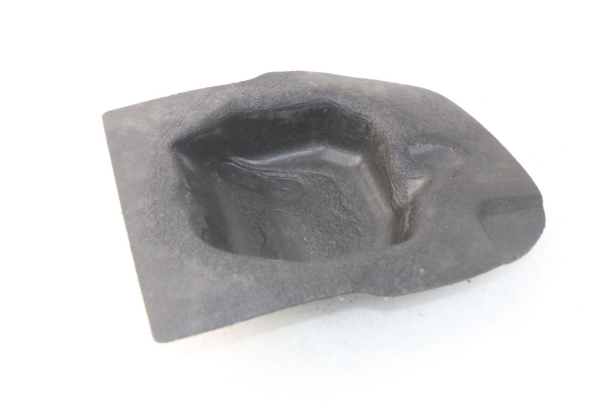 photo de KOFFERVLOERBEKLEDING SYM MIO 100 (2006 - 2017) - Detail van het onderdeel