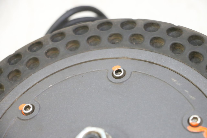 photo de MOTOR URBANGLIDE 100XS 1 - Bevestigingspunten