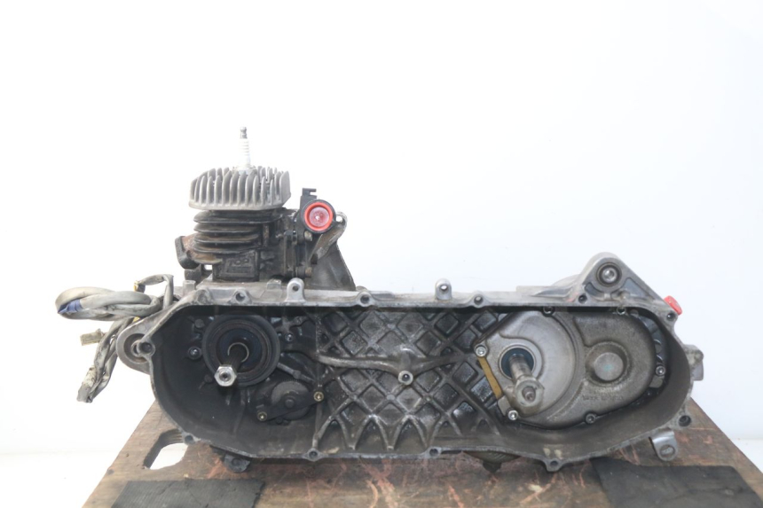 photo de MOTOR MBK BOOSTER SPIRIT NAKED 50 (2004 - 2017) - Hoofdaanzicht