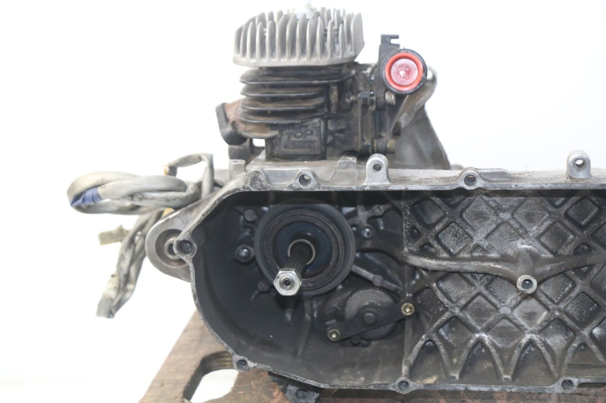 photo de MOTOR MBK BOOSTER SPIRIT NAKED 50 (2004 - 2017) - Profielaanzicht