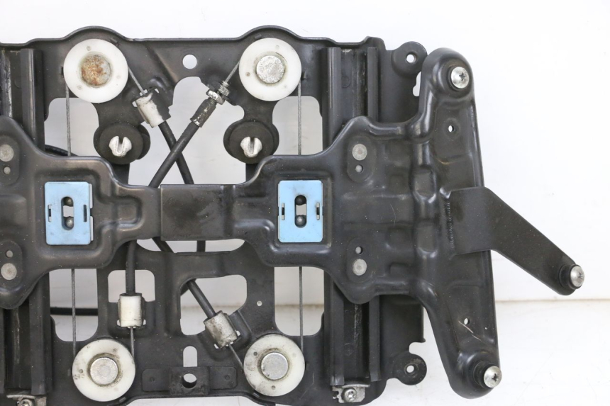 photo de BOL MOTOR SUZUKI BURGMAN 650 (2013 - 2020) - Zoom op componenten