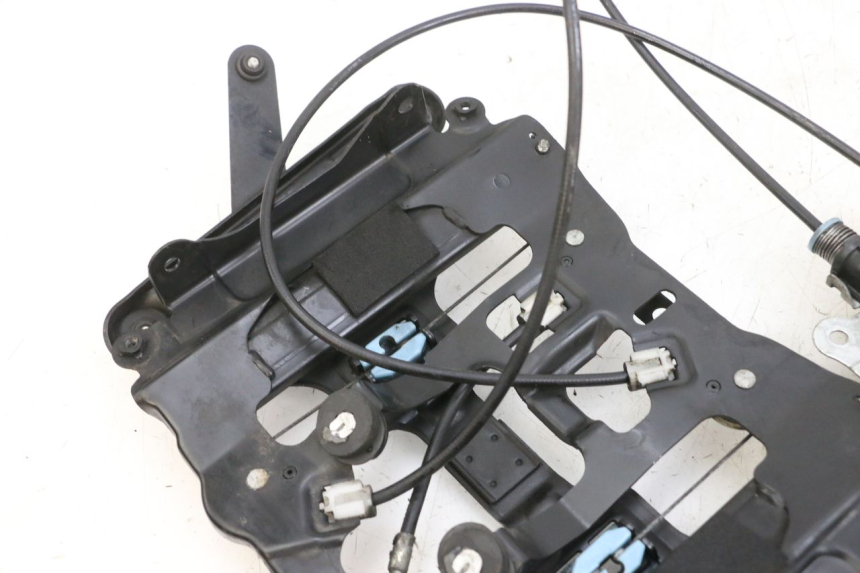 photo de BOL MOTOR SUZUKI BURGMAN 650 (2013 - 2020) - Bevestigingspunten