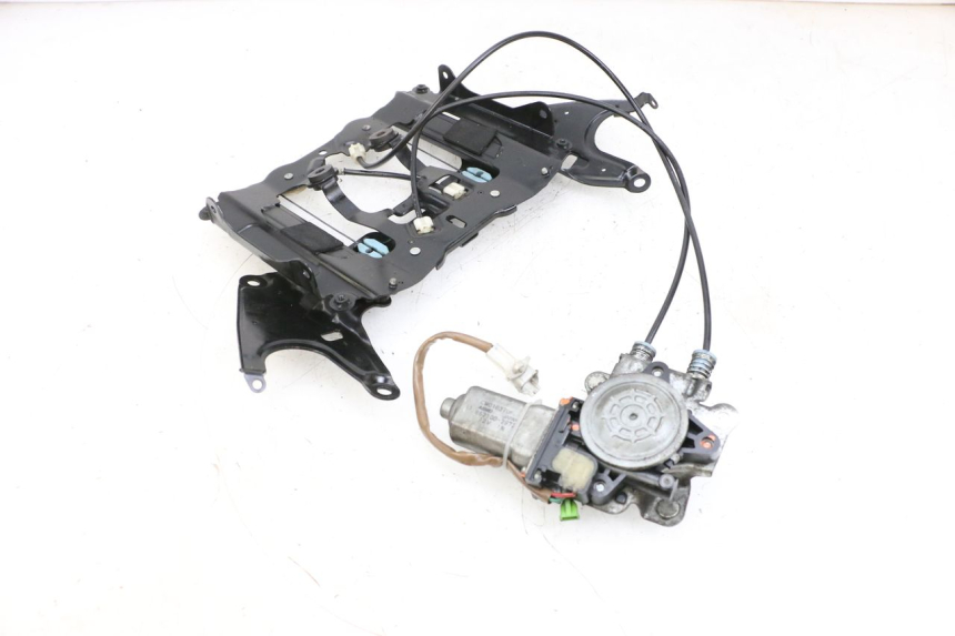 photo de BOL MOTOR SUZUKI BURGMAN EXECUTIVE ABS 650 (2006 - 2012) - Bevestigingspunten