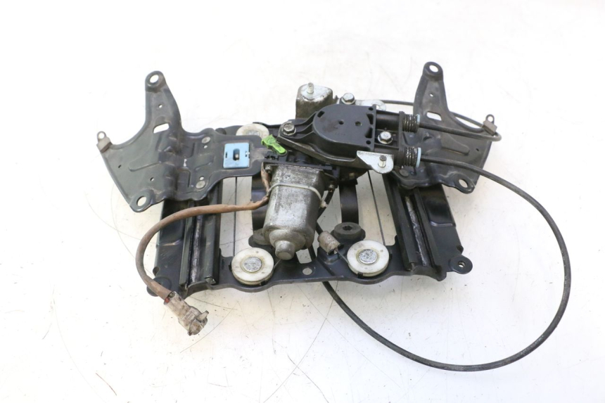 photo de BOL MOTOR SUZUKI BURGMAN EXECUTIVE ABS 650 (2006 - 2012) - Detail van het onderdeel