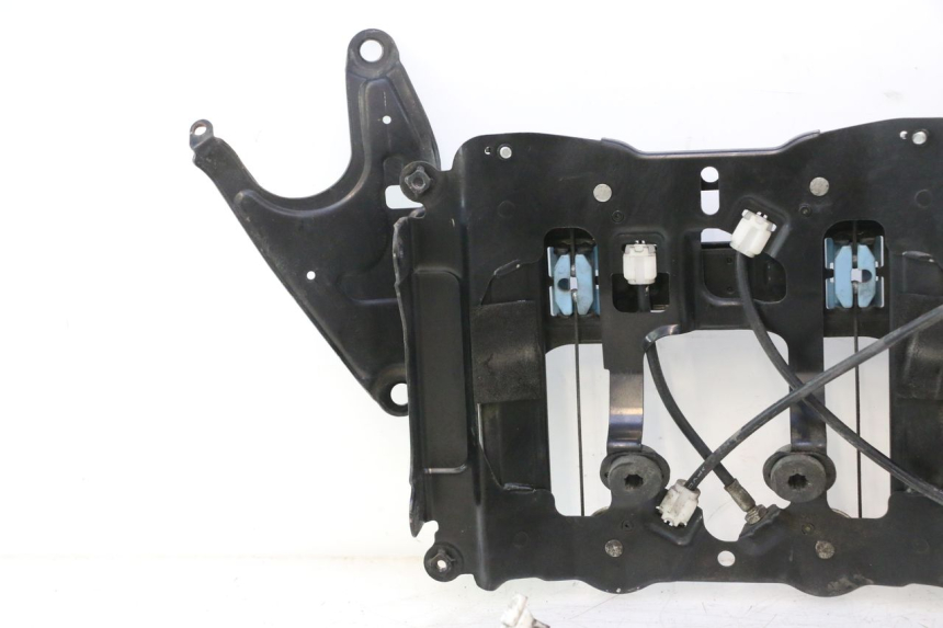 photo de BOL MOTOR SUZUKI BURGMAN EXECUTIVE ABS 650 (2006 - 2012) - Bevestigingspunten