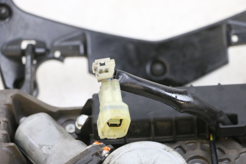 photo de BOL MOTOR YAMAHA FJR ABS 1300 (2006 - 2012) - Zoom op gebruiksstaat