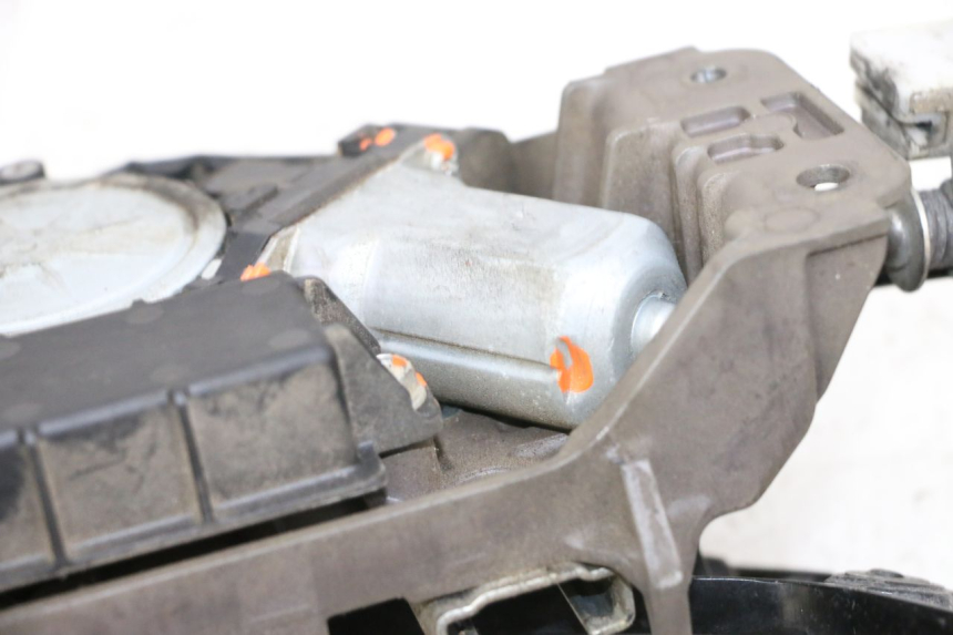 photo de BOL MOTOR YAMAHA FJR ABS 1300 (2006 - 2012) - Zoom op gebruiksstaat