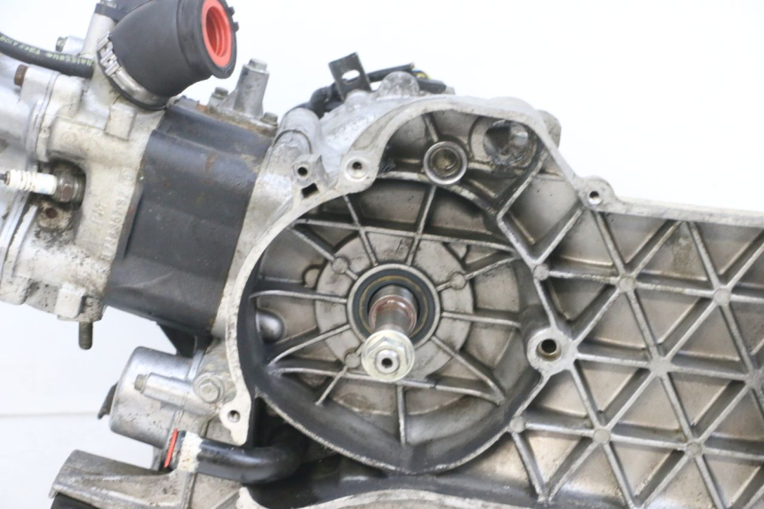 photo de MOTOR PEUGEOT ELYSEO 125 (1999 - 2004) - Alternatieve hoek