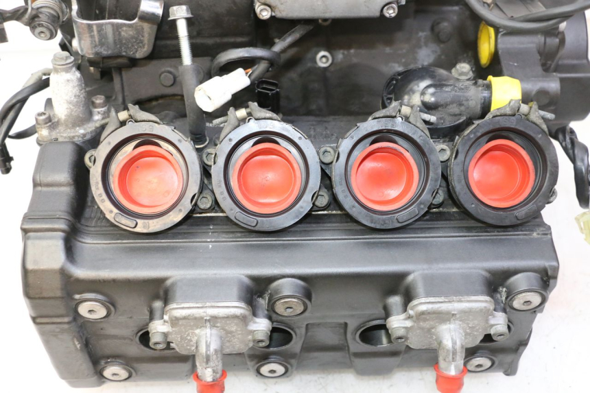 photo de MOTOR YAMAHA FZ6 FAZER S2 600 (2007 - 2011) - Andere kijkhoek