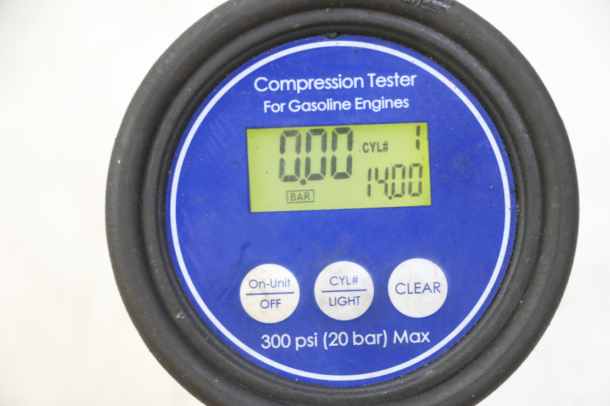 photo de MOTOR YAMAHA FZ6 FAZER S2 600 (2007 - 2011) - Markeringen en referenties