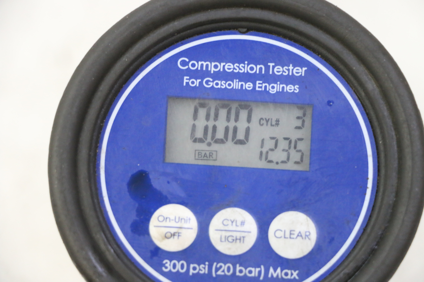 photo de MOTOR YAMAHA FZ6 N FAZER 600 (2004 - 2006) - Kenmerkende details