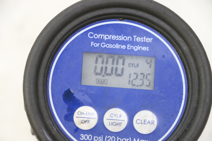 photo de MOTOR YAMAHA FZ6 N FAZER 600 (2004 - 2006) - Zoom op componenten