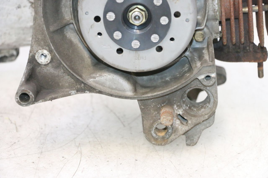 photo de MOTOR PEUGEOT KISBEE 2T 50 (2010 - 2017) - Alternatieve hoek