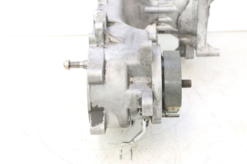 photo de MOTOR PEUGEOT KISBEE 2T 50 (2010 - 2017) - Alternatieve hoek