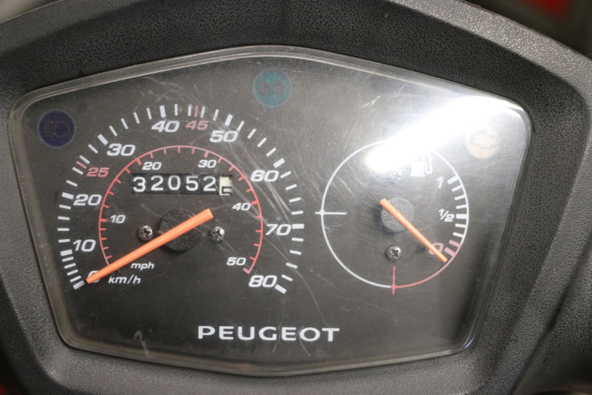 photo de MOTOR PEUGEOT KISBEE 4T 50 (2018 - 2022) - Zoom op gebruiksstaat