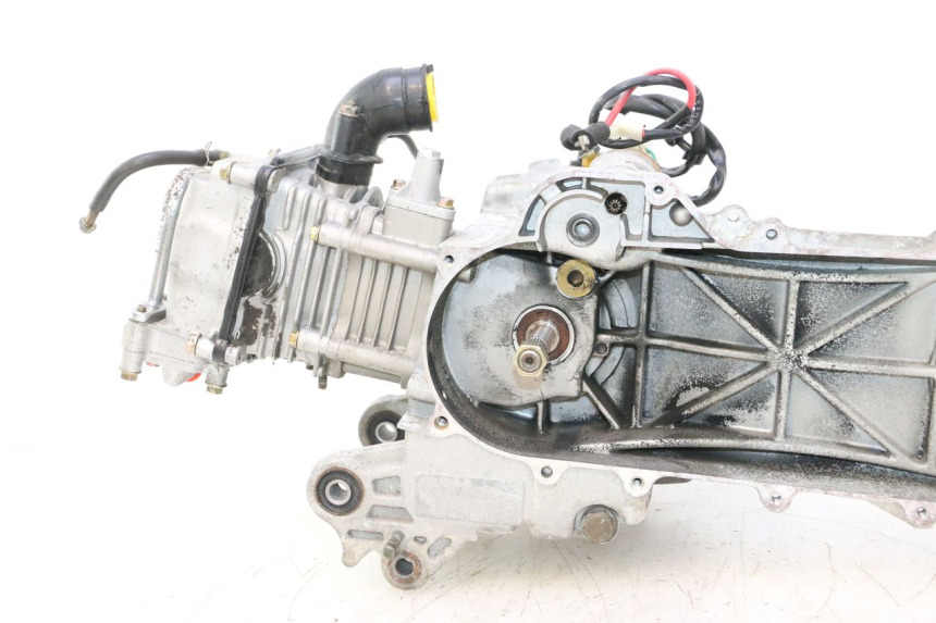 photo de MOTOR PEUGEOT KISBEE 4T 50 (2010 - 2017) - Alternatieve hoek