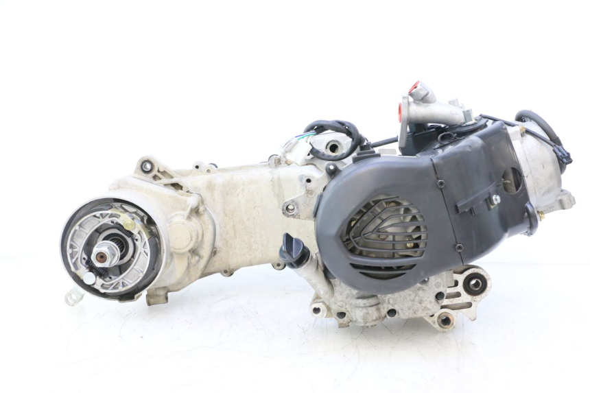 photo de MOTOR PEUGEOT KISBEE 4T 50 (2018 - 2022) - Alternatieve hoek