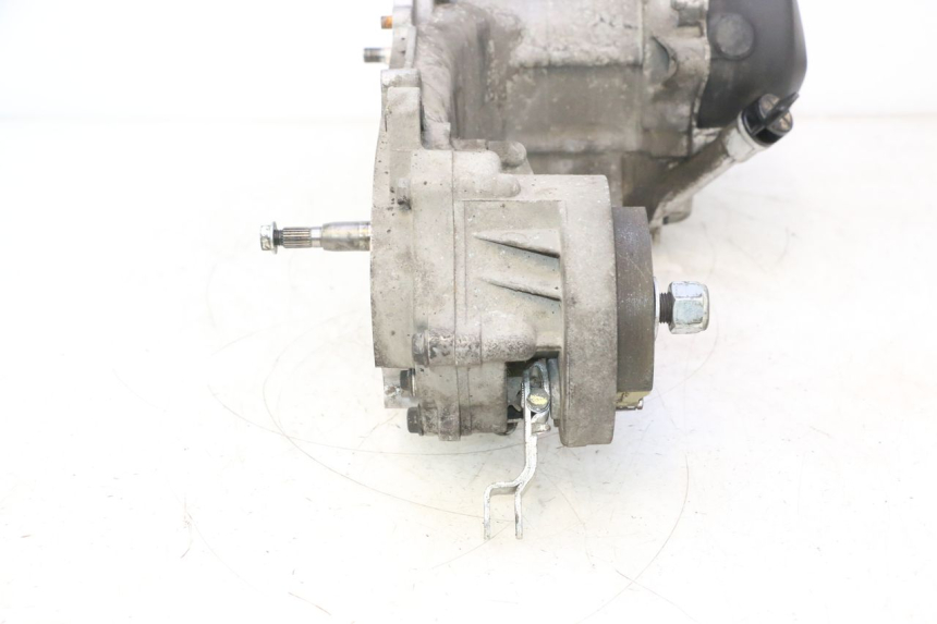 photo de MOTOR PEUGEOT KISBEE 4T 50 (2023 - 2026) - Profielaanzicht