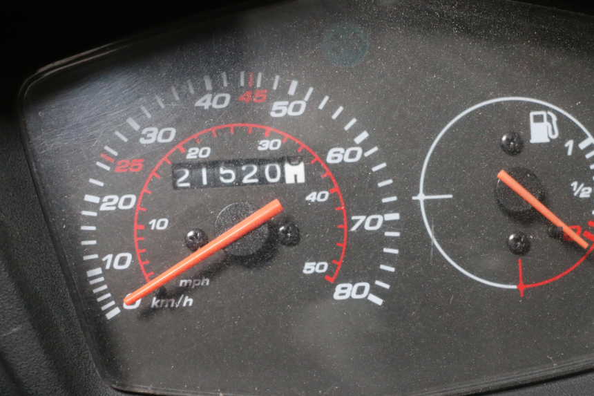 photo de MOTOR PEUGEOT KISBEE 4T 50 (2023 - 2026) - Zoom op gebruiksstaat