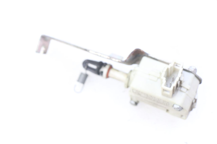 photo de MOTOR DEKSEL OPENING PIAGGIO LIBERTY IGET 4T 50 (2015 - 2020) - Andere kijkhoek